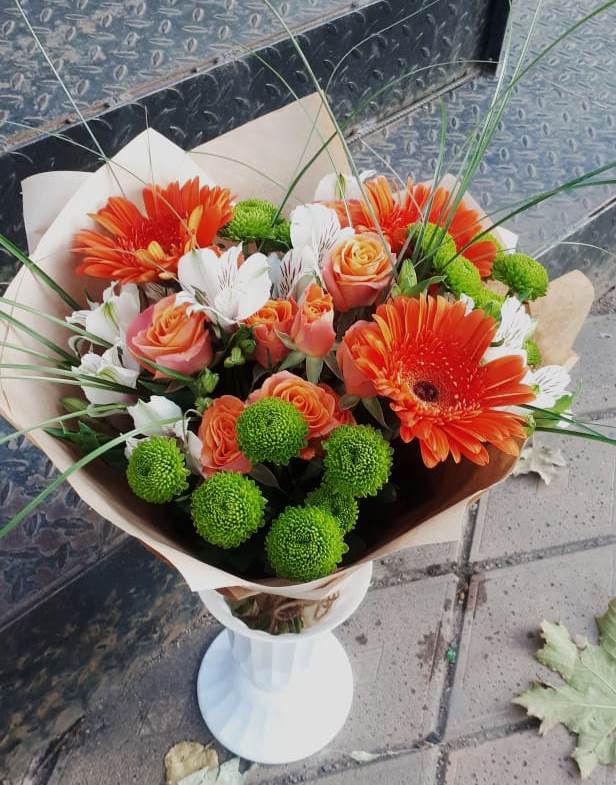 Букет цветов из: Герберы, Хризантемы, Альстромерии и Розы в Высоком
