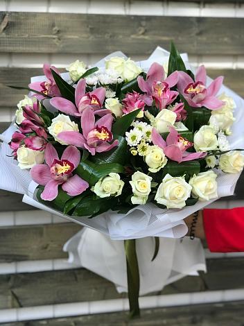 Букет цветов из: Розы и Хризантемы в Высоком
