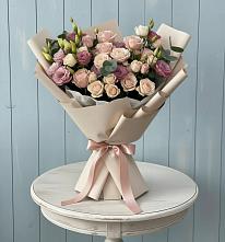 Букет цветов из:  Розы и Лизиантусы в Высоком