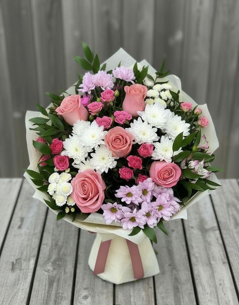 Букет цветов из: Альстромерии, Гвоздики, Розы и Хризантемы в Высоком