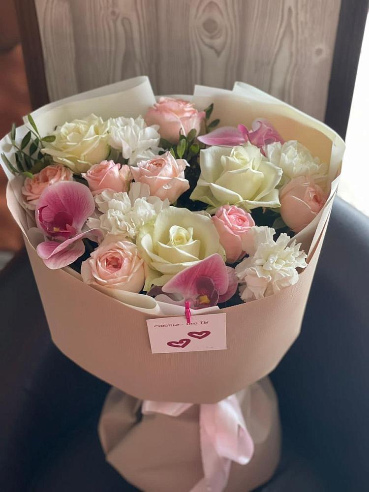 Букет цветов из: Орхидеи, Розы и Гвоздики в Высоком