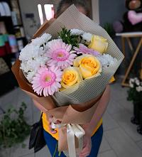 Букет цветов из:  Герберы, Розы и Хризантемы в Высоком