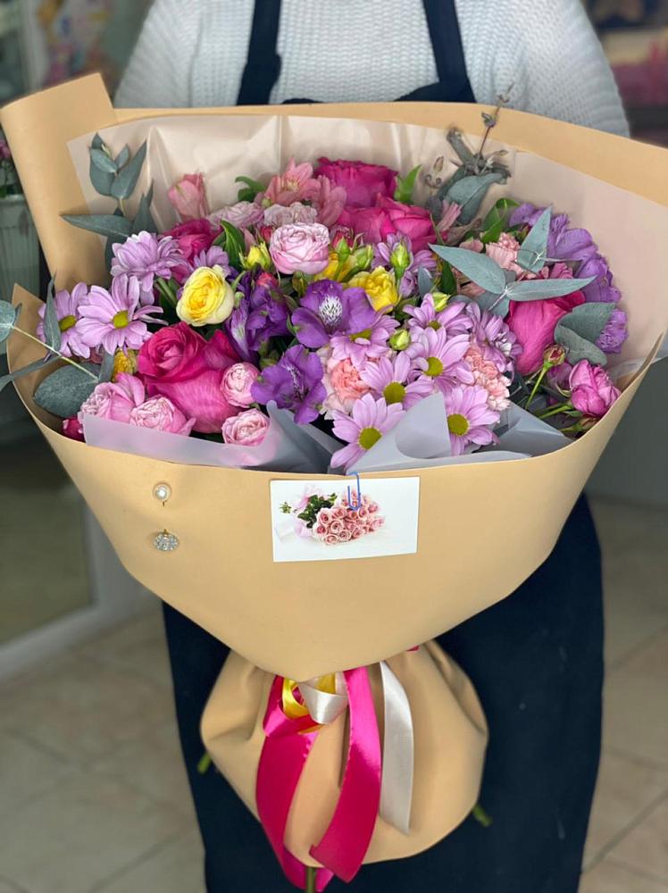 Букет цветов из: Хризантемы, Гвоздики и Альстромерии в Высоком