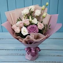 Букет цветов из:  Розы и Лизиантусы в Высоком