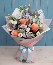 Букет цветов из:  Лизиантусы, Розы, Альстромерии и Гипсофила в Высоком