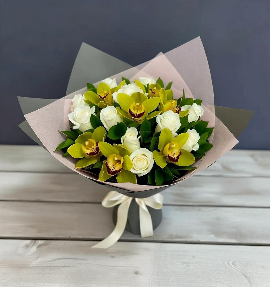 Букет цветов из: Орхидеи и Розы в Высоком