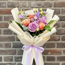 Букет цветов из:  Лизиантусы и Розы в Высоком