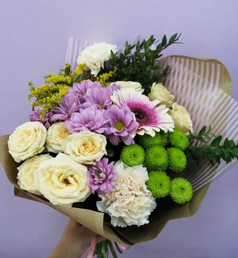 Букет цветов из: Хризантемы, Розы, Гвоздики и Герберы в Высоком