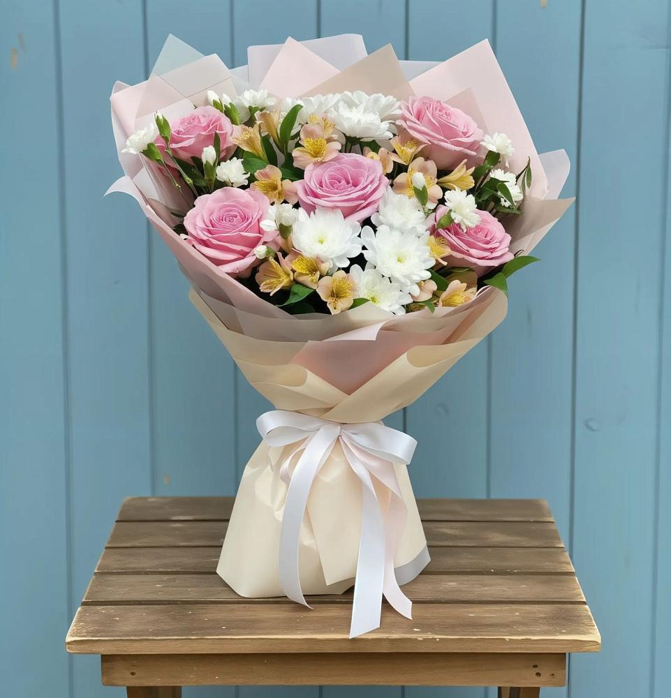 Букет цветов из: Гвоздики, Орхидеи и Розы в Высоком