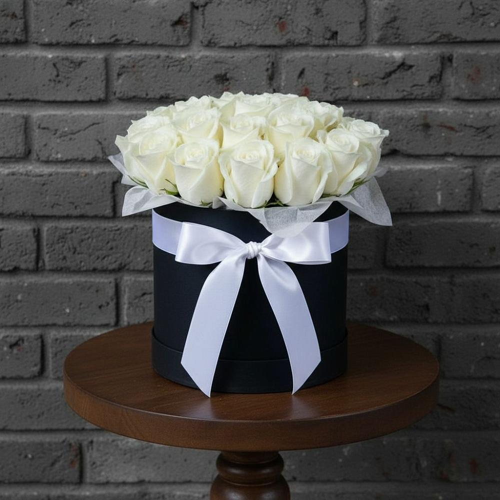 Цветочная композиция из Розы в шляпной коробке в Высоком